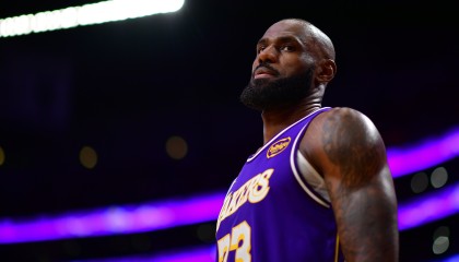 世界杯手机直播-帕森斯：如果湖人想逼詹姆斯申请交易 他完全可以夏天自己走人